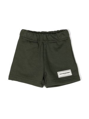 THE GIVING MOVEMENT logo-patch elasticated track shorts - Green