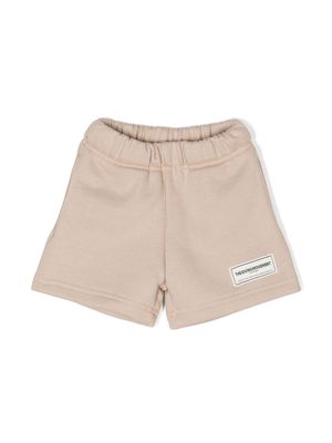 THE GIVING MOVEMENT logo-patch elasticated track shorts - Neutrals