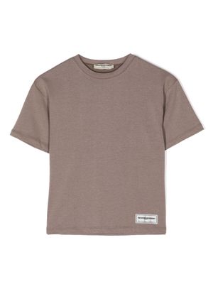 THE GIVING MOVEMENT logo-patch organic cotton T-shirt - Brown