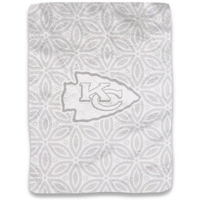 THE NORTHWEST GROUP Kansas City Chiefs 50'' x 60'' Floral Raschel Throw Blanket in Gray
