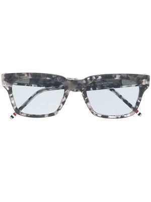 Thom Browne Eyewear tortoiseshell rectangular-frame sunglasses - Grey