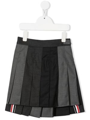 Thom Browne Kids colour-block pleated skirt - Grey