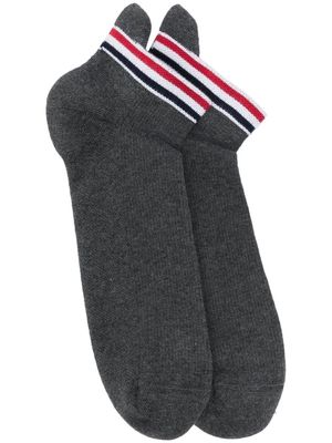 Thom Browne stripe-detail ankle socks - Grey