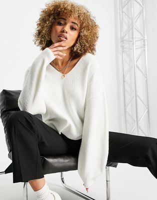 Threadbare fluffy knit sweater in white