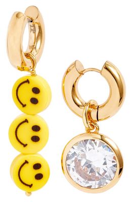 Timeless Pearly Mismatched Hoop Earrings in Yellow/Yellow Gold