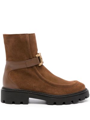 Tod's logo-buckle suede boots - Brown