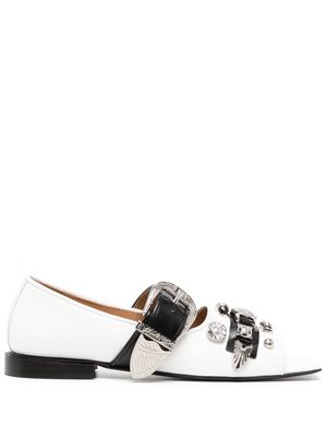 Toga Pulla leather oversize-buckle pumps - White