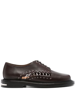 Toga Virilis ring-embellished oxford shoes - Brown