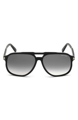 TOM FORD Raoul 62mm Gradient Navigator Sunglasses in Shiny Black /Smoke Polarized