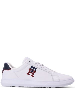 Tommy Hilfiger embroidered-logo leather sneakers - White