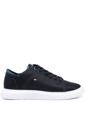 Tommy Hilfiger embroidered logo mesh low-top sneakers - Blue