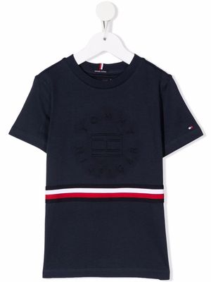 Tommy Hilfiger Junior embossed-logo organic cotton T-shirt - Blue
