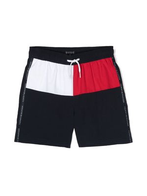 Tommy Hilfiger Junior logo-appliqué swim shorts - Blue