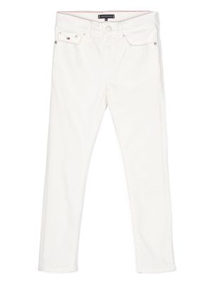Tommy Hilfiger Junior logo-embroidered slim-fit jeans - White