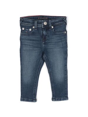 Tommy Hilfiger Junior logo-patch jeans - Blue