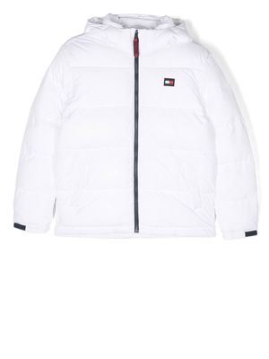 Tommy Hilfiger Junior logo-patch padded coat - White