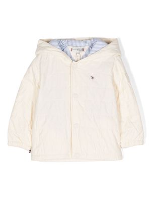 Tommy Hilfiger Junior logo-patch quilted jacket - Neutrals