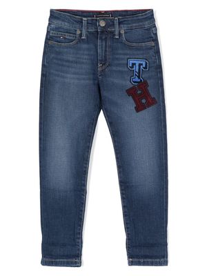 Tommy Hilfiger Junior logo-patch slim-cut jeans - Blue