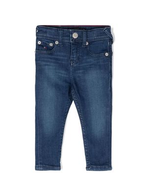 Tommy Hilfiger Junior logo-patch slim jeans - Blue