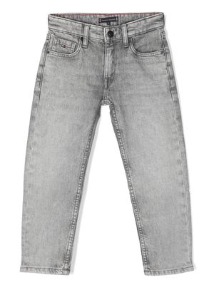 Tommy Hilfiger Junior logo-patch straight-leg jeans - Grey
