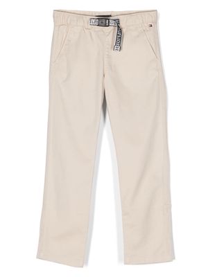 Tommy Hilfiger Junior logo-patch twill chinos - Neutrals