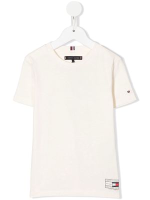 Tommy Hilfiger Junior logo-print short-sleeved T-shirt - Neutrals