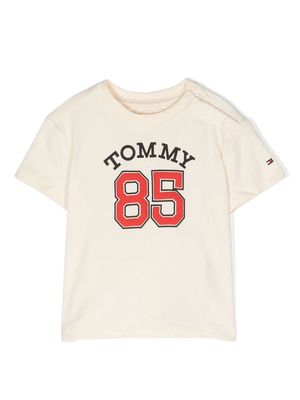 Tommy Hilfiger Junior logo-print T-shirt - Neutrals