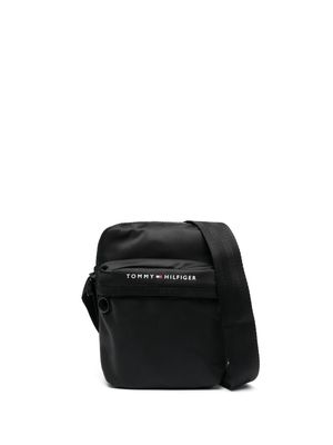 Tommy Hilfiger logo-print zipped messenger bag - Black
