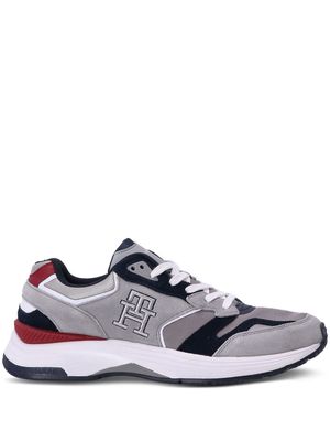 Tommy Hilfiger monogram-embroidered running sneakers - Grey