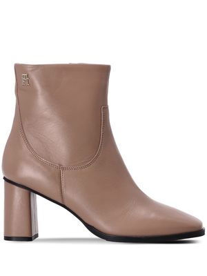 Tommy Hilfiger monogram-plaque square-toe leather ankle boots - Brown