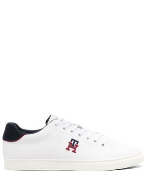 Tommy Hilfiger side embroidered-logo low-top sneakers - White
