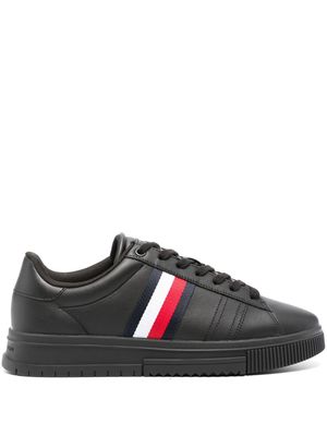 Tommy Hilfiger stripe-detail lace-up sneakers - Black