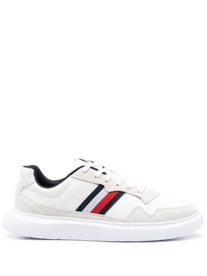 Tommy Hilfiger stripe detailing low-top sneakers - White