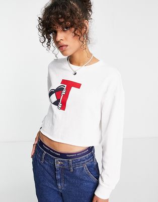 Tommy Jeans heart logo cropped crew neck sweatshirt in white