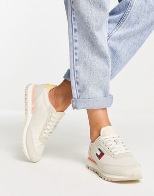 Tommy Jeans retro sneakers in ecru-White