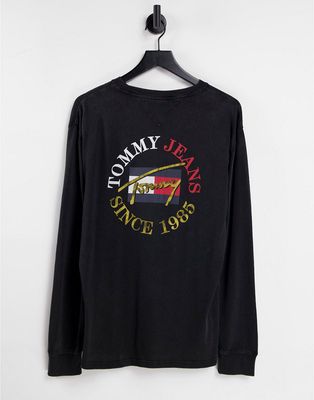 Tommy Jeans vintage round back logo long sleeve top in black - BLACK