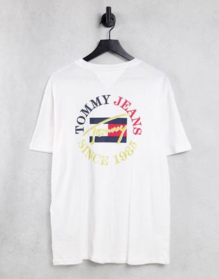 Tommy Jeans vintage round back logo t-shirt in white - WHITE