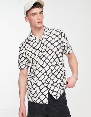 Topman revere cotton shirt in monochrome scale print-White