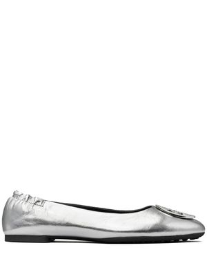 Tory Burch Claire logo-plaque ballerina flats - Silver