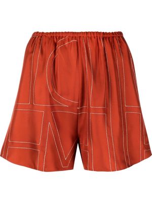 TOTEME monogram-print silk shorts - Orange