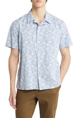 Treasure & Bond Leaf Print Stretch Seersucker Short Sleeve Button-Up Shirt in Blue- White Chanterelles