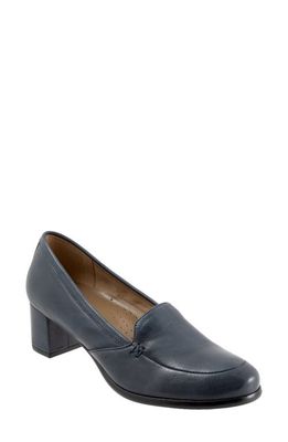 Trotters Cassidy Loafer Pump in Navy