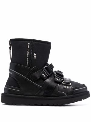 UGG embroidered-logo snow boots - Black