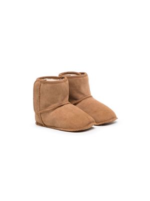 UGG Kids Baby Classic shearling boots - Brown