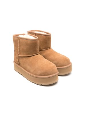 UGG Kids Classic Mini platform ankle boots - Brown