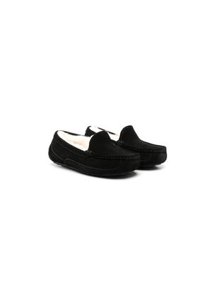 UGG Kids shearling-lined suede loafers - Black