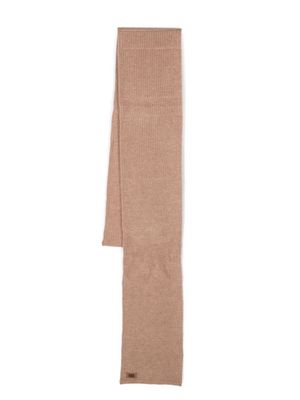 UGG logo-patch ribbed-knit scarf - Brown