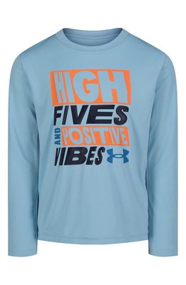 Under Armour Kids' High Fives Long Sleeve Performance Graphic T-Shirt in Blizzard