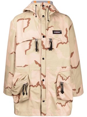 UNDERCOVER logo-patch graphic-print jacket - Brown