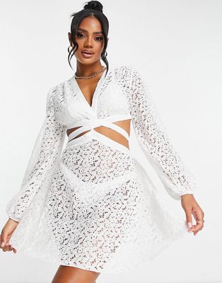 Unique 21 lace beach dress with cut-out in white